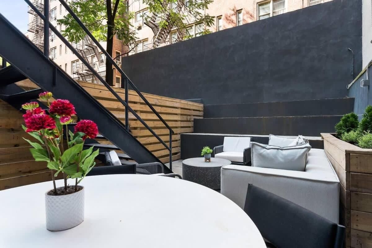 Luxury 3br Duplex W Private Patio In Upper East New York