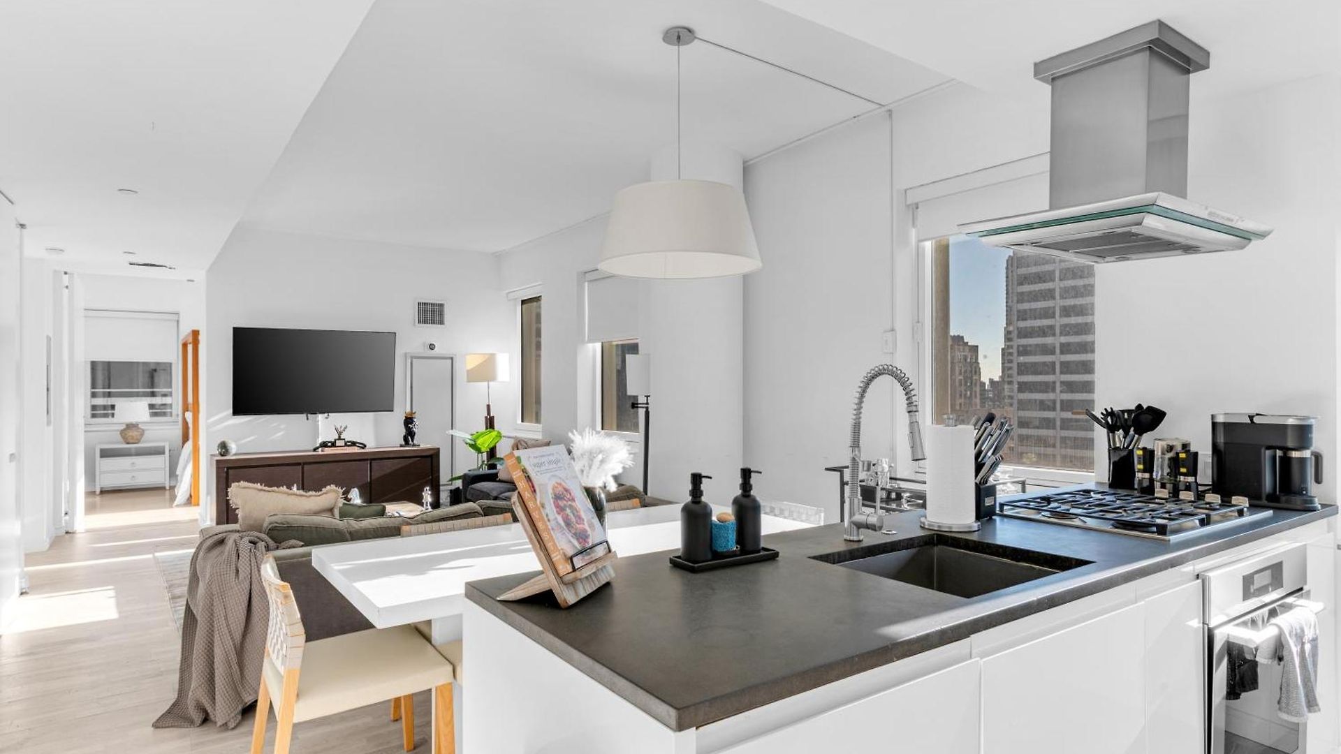 Apartment Lavish Two-story Retreat In The Heart Of Manhattan New York