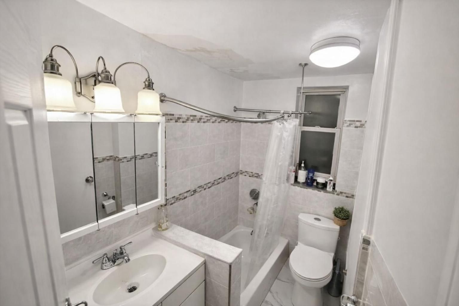 Next To Manhattan 2 Bedrooms - Subway 20 Steps, Manhattan 1 Stop
