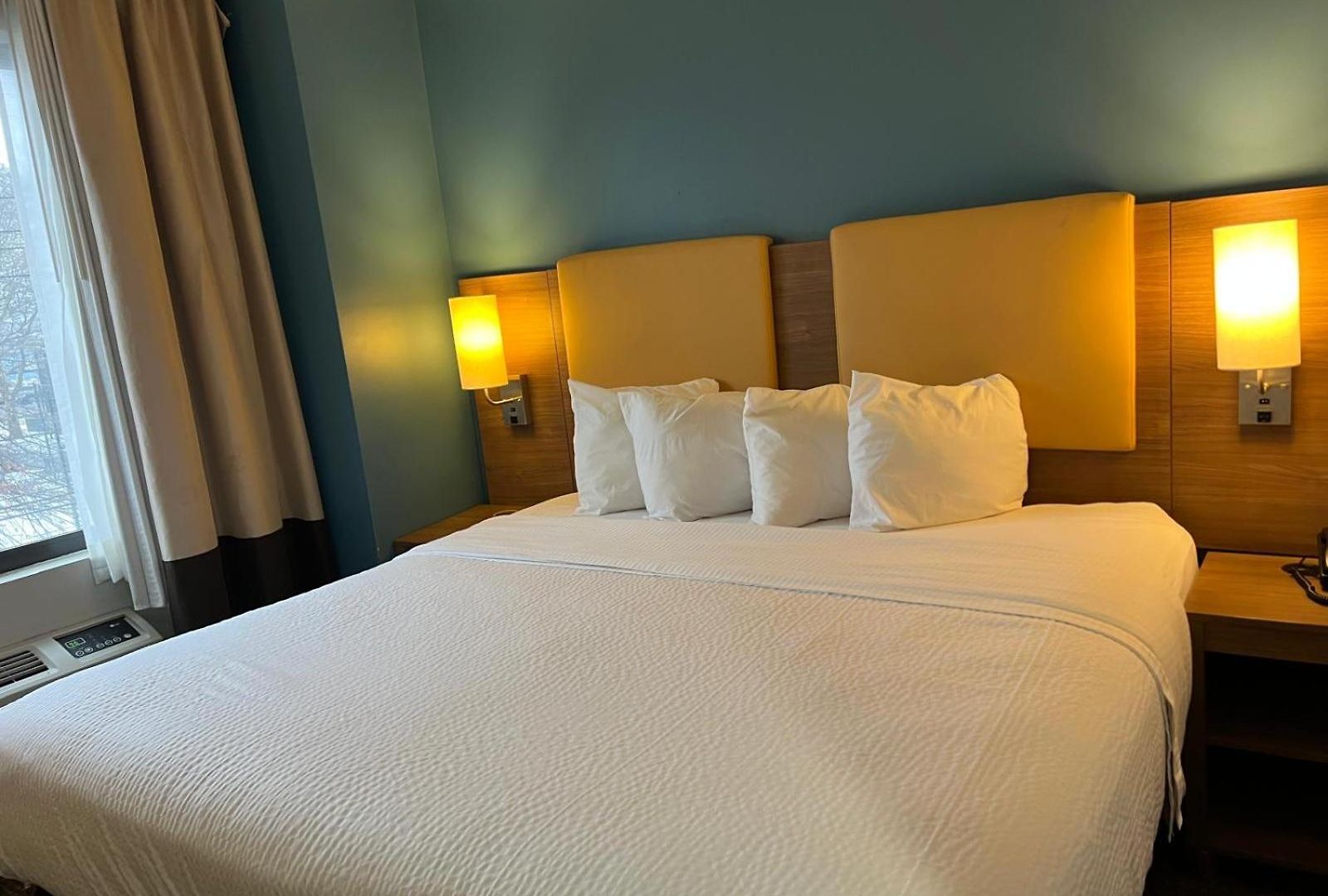 Days By Wyndham Brooklyn Marine Park Hotel
