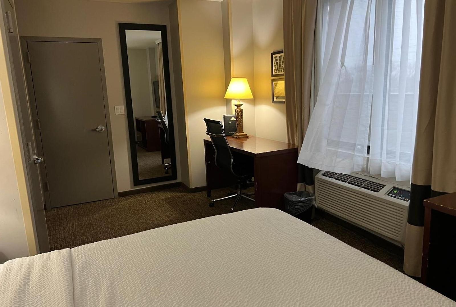 Days By Wyndham Brooklyn Marine Park Hotel