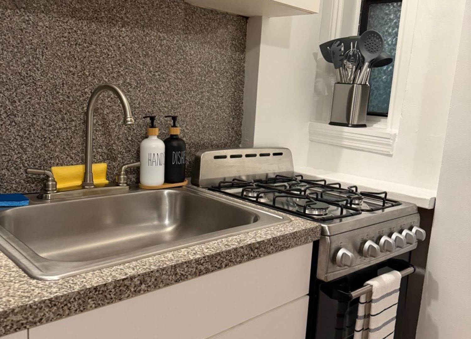 The Broadway Escape - Private In Times Square Guest house