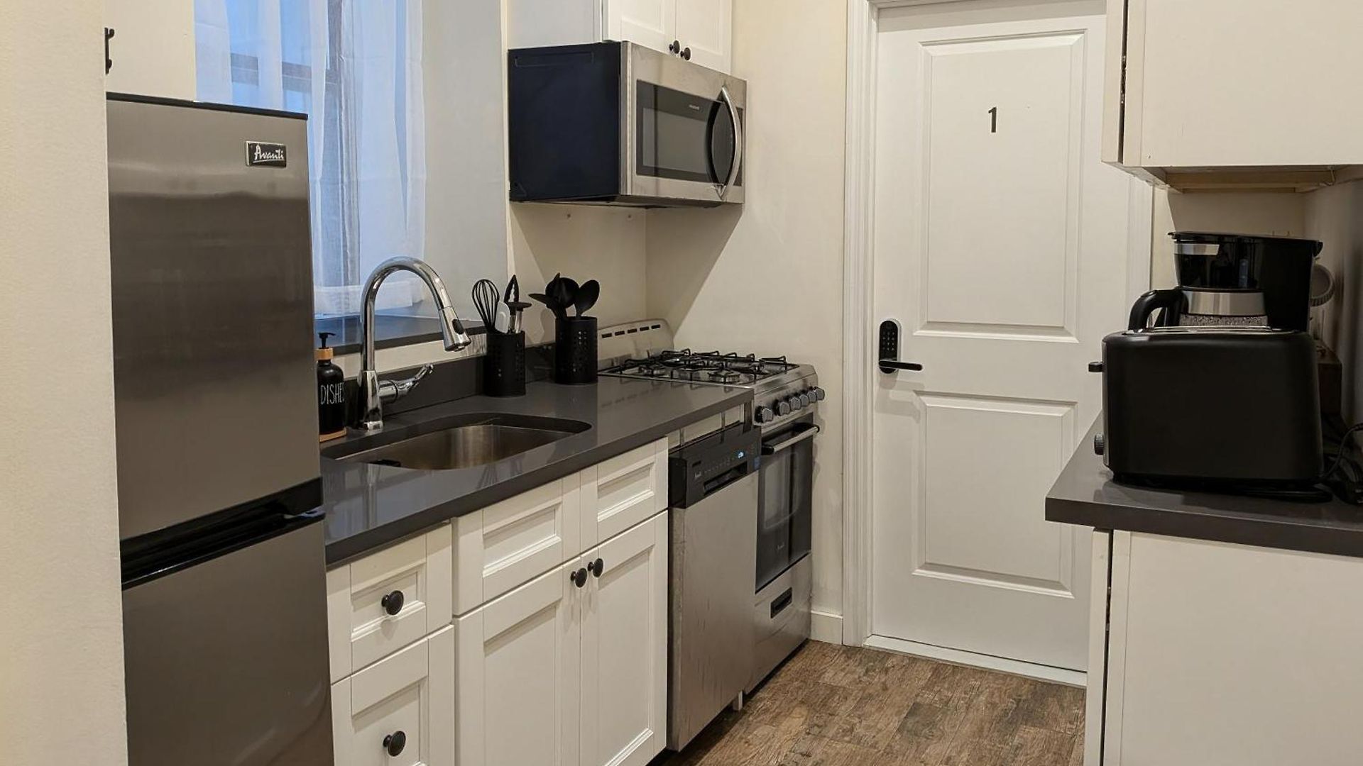 The Midtown Sanctuary - Private Silent At Times Square Guest house