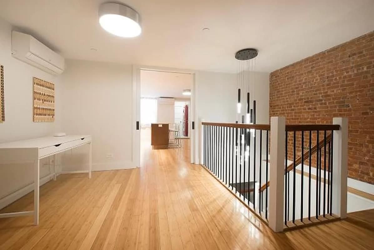 Modern Townhouse In Historic Harlem Holiday home