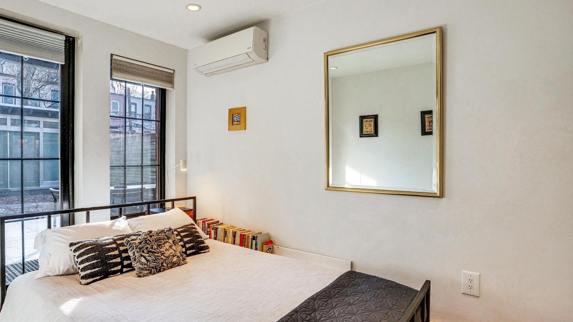 Shared Yard Space! Garden-level Unit In Bed-stuy New York