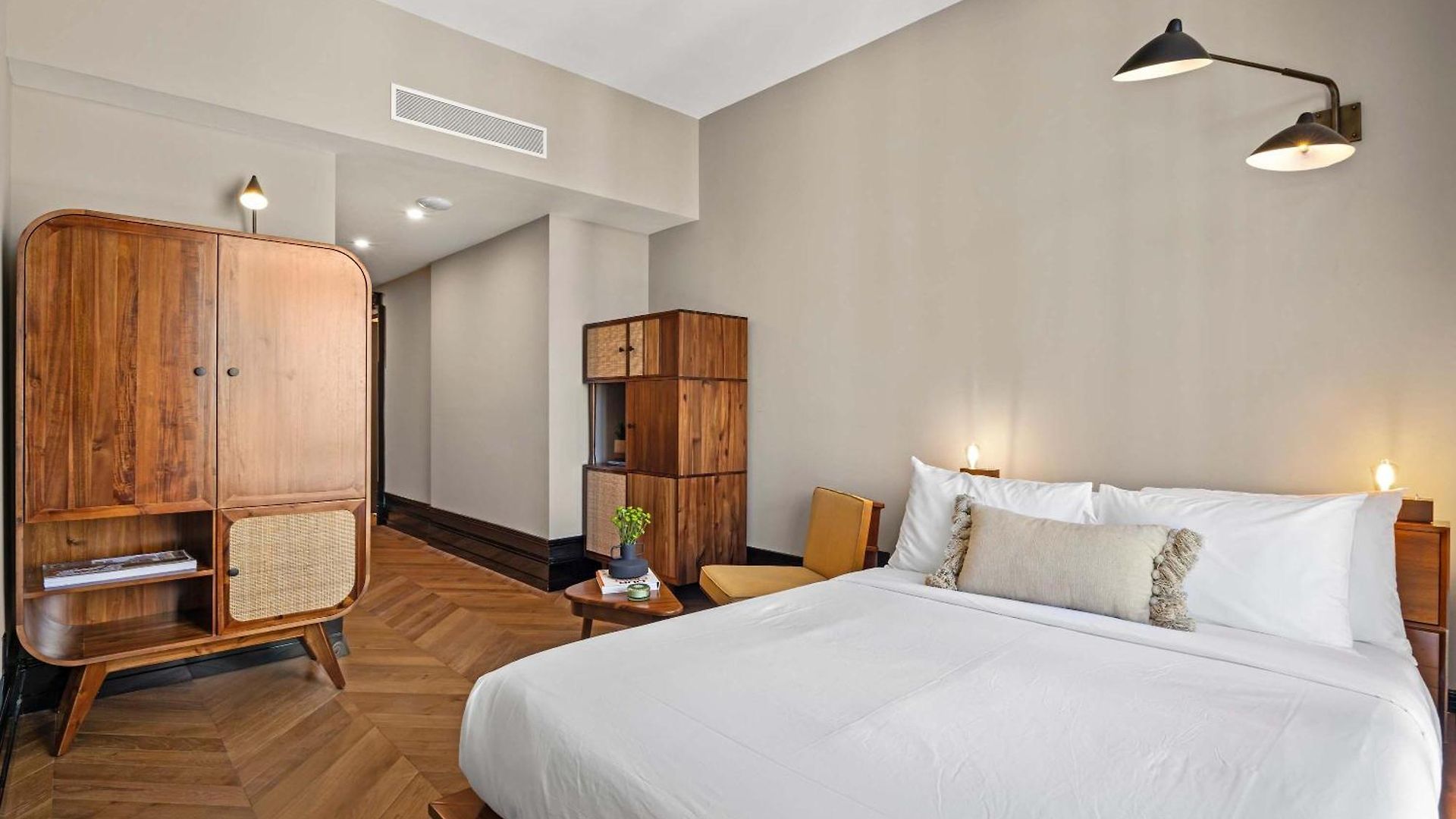 Freeman 403 By Rove Travel - 1br With Shared Amenities *