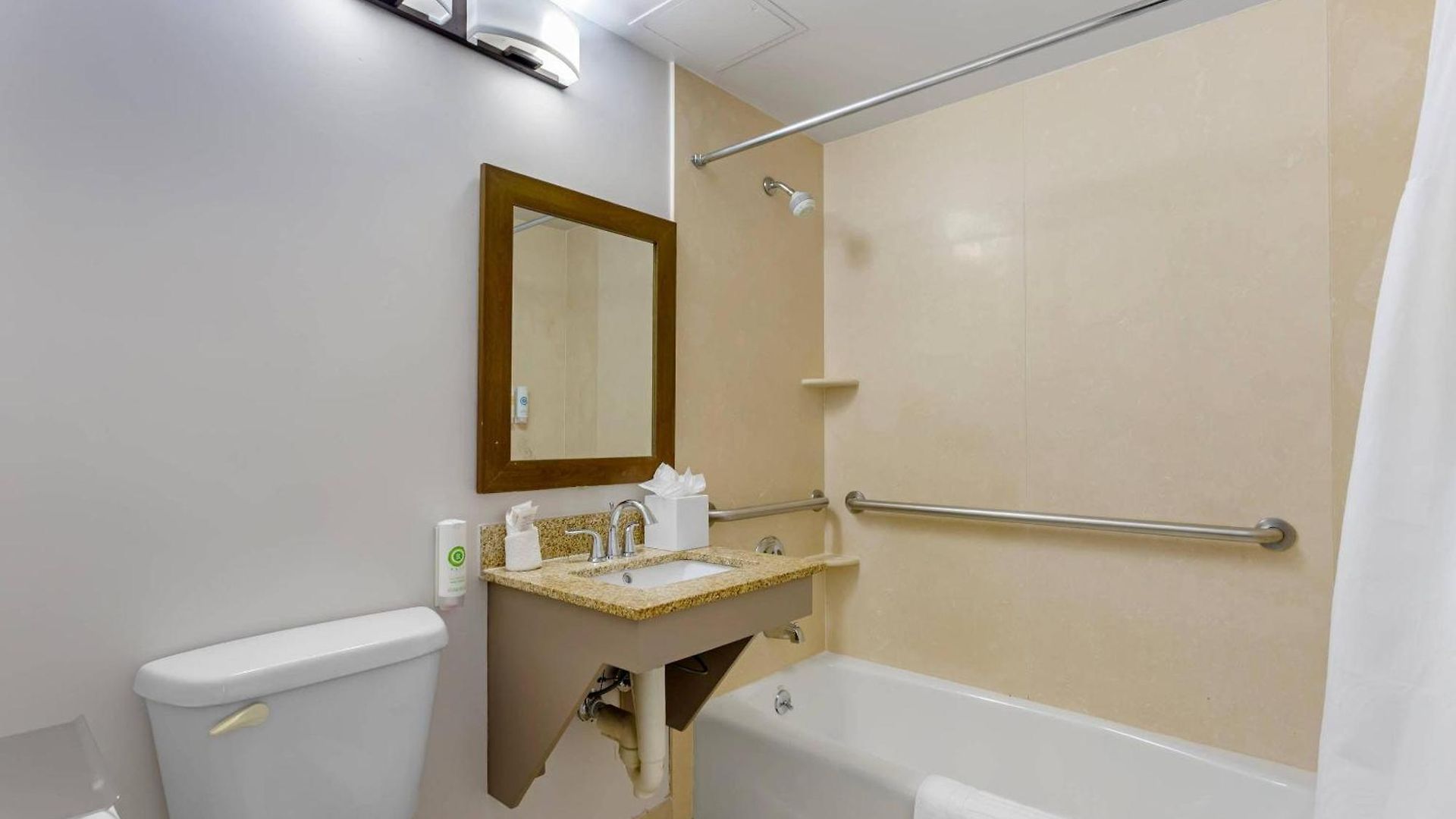 Comfort Staten Island 4*