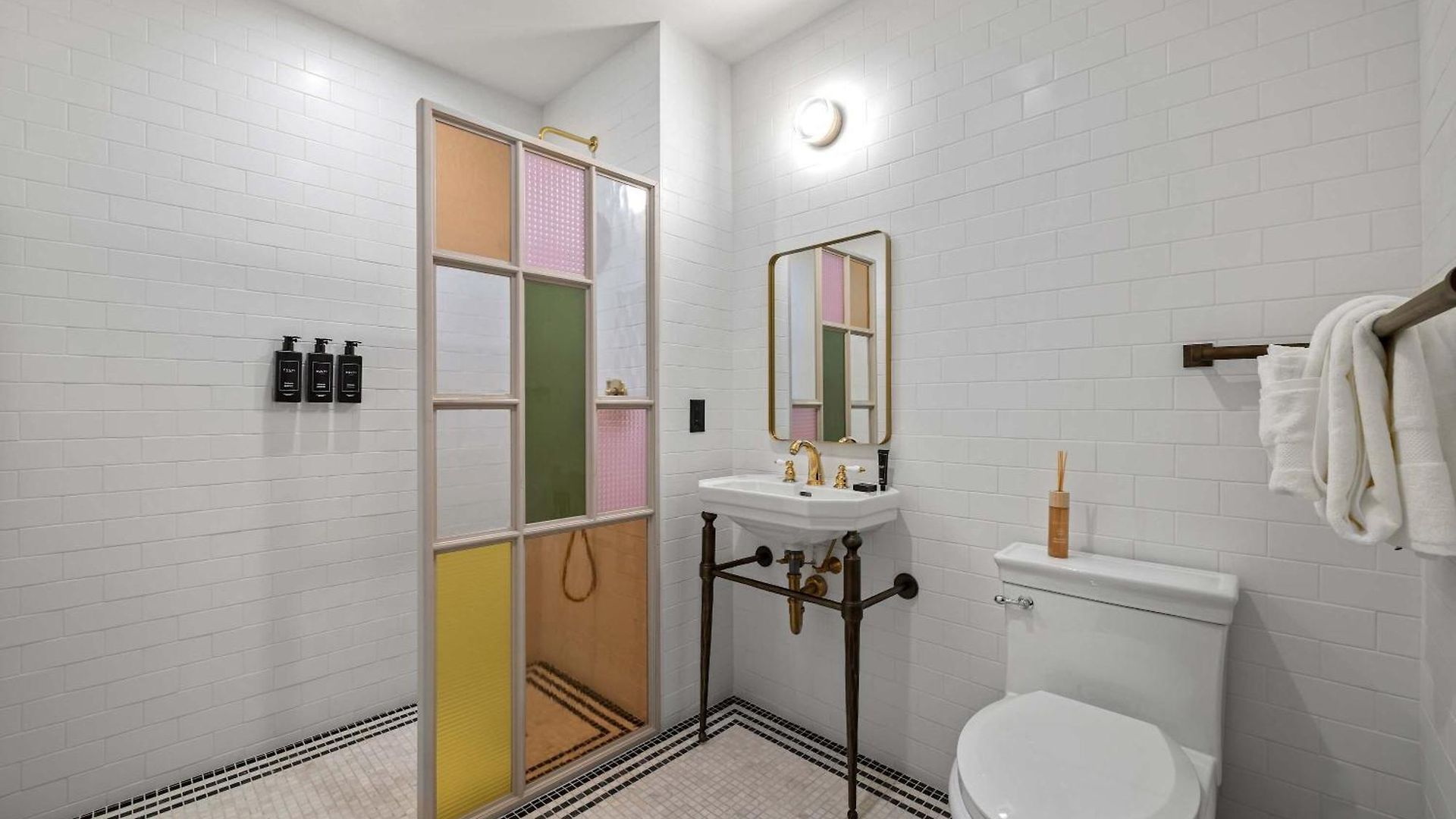 Freeman 403 By Rove Travel - 1br With Shared Amenities