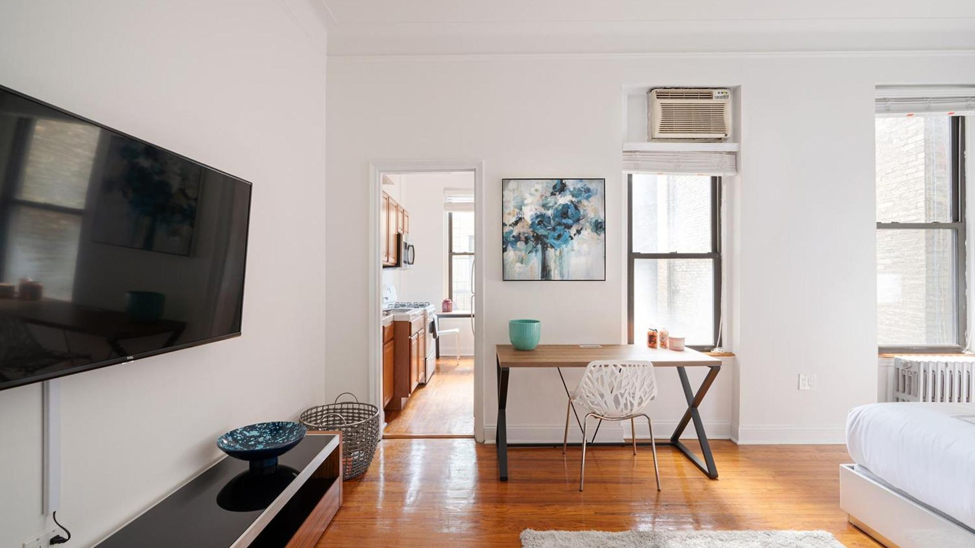 Bright And Comfy In Nyc Apartment