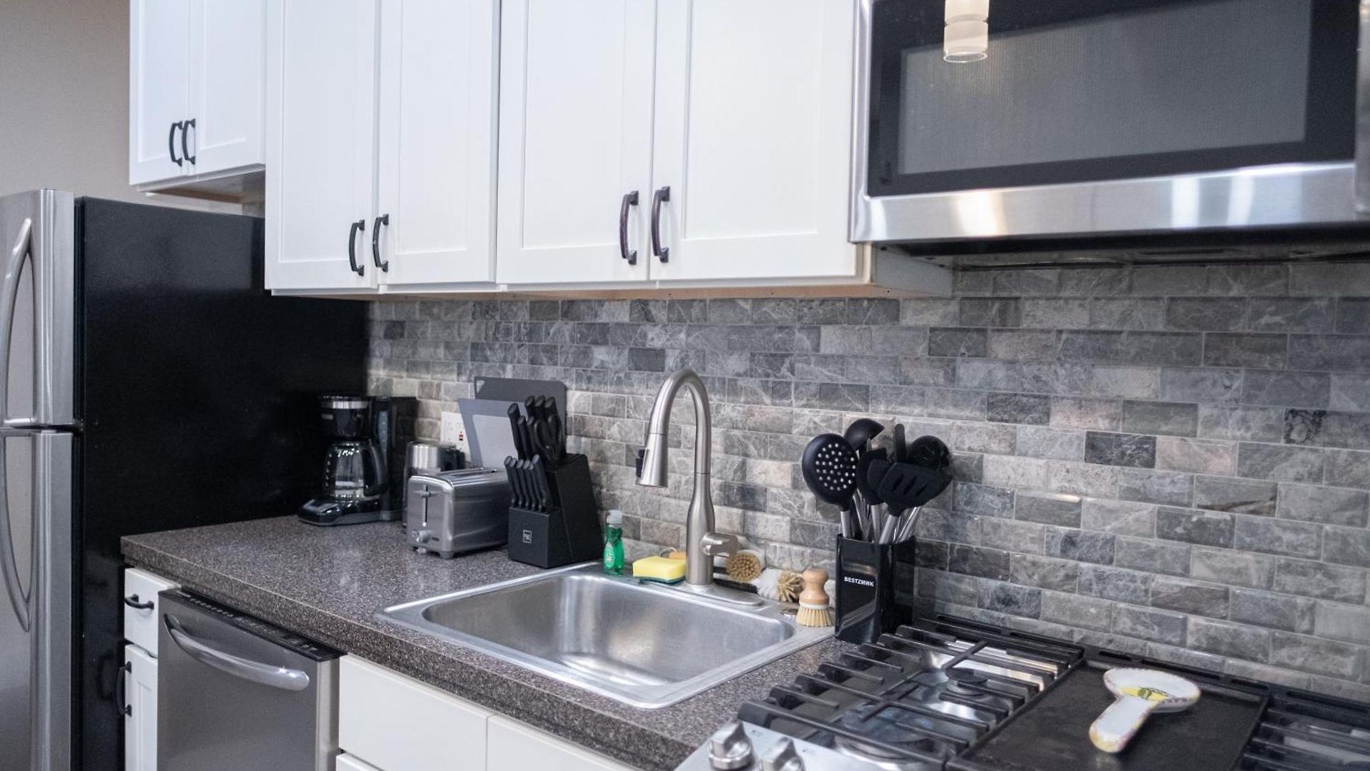 Apartment Brand New 3br 2ba Next To Park, Elevator *