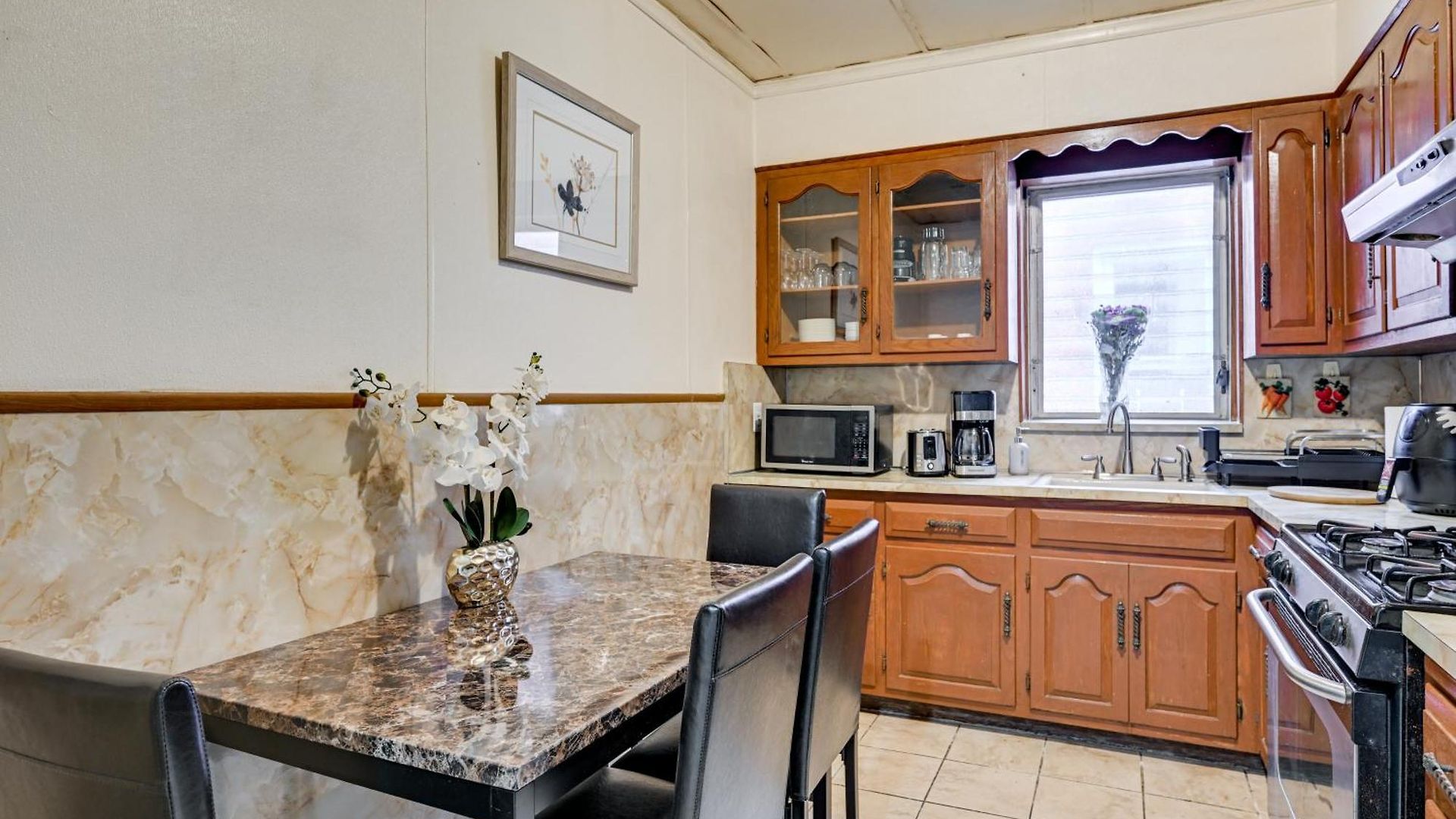 Apartment Easy Train Access! Quiet Commuter New York