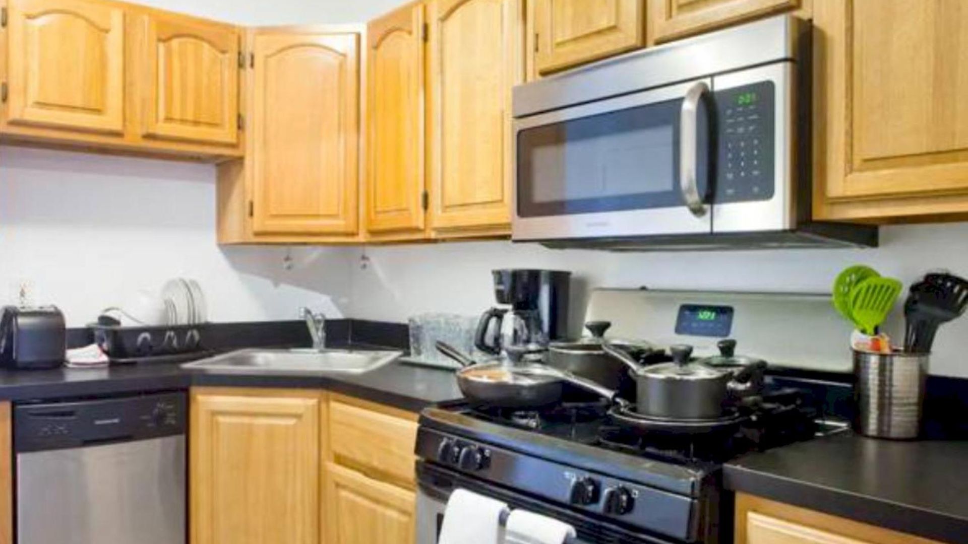 Spacious 3 Bedroom In Prime Location Of Nyc Apartment