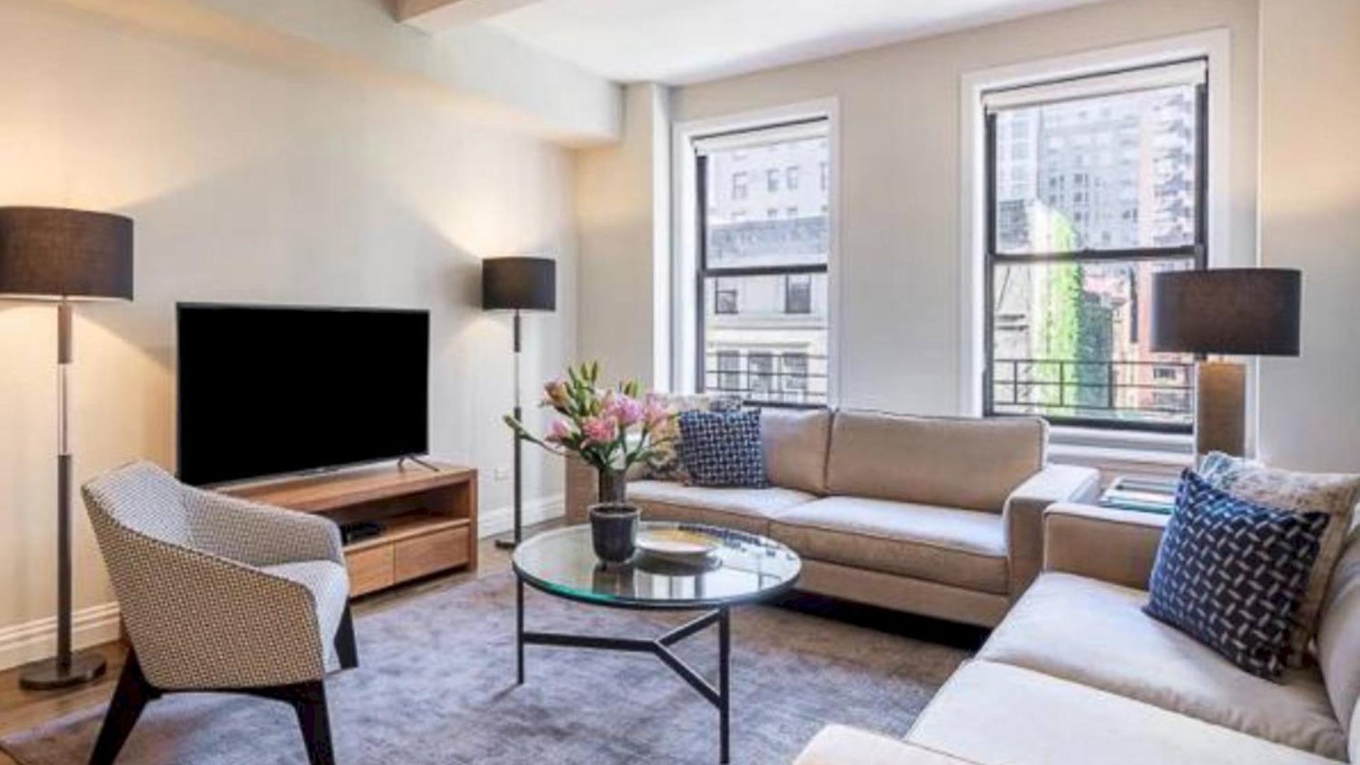 Spacious 3 Bed 3 Bath Unit In Upper East Side *