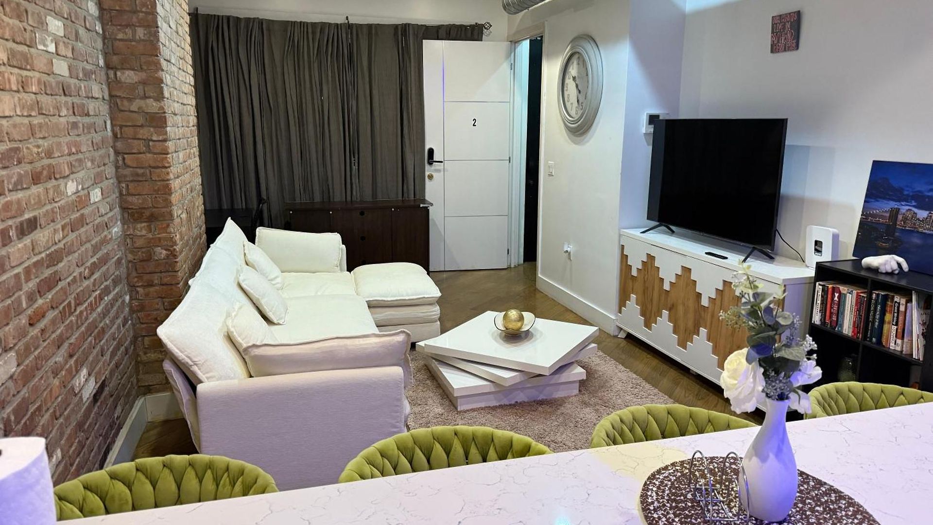 Starcrown Apartment *