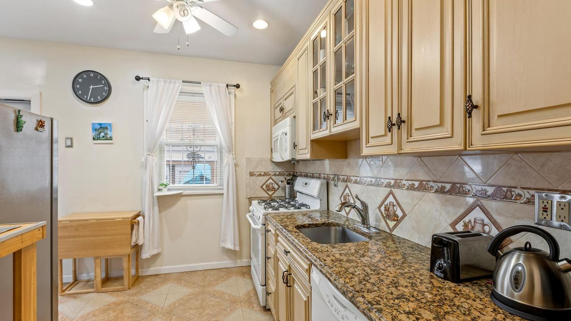Impeccable 1br Unit In Brooklyn Apartment