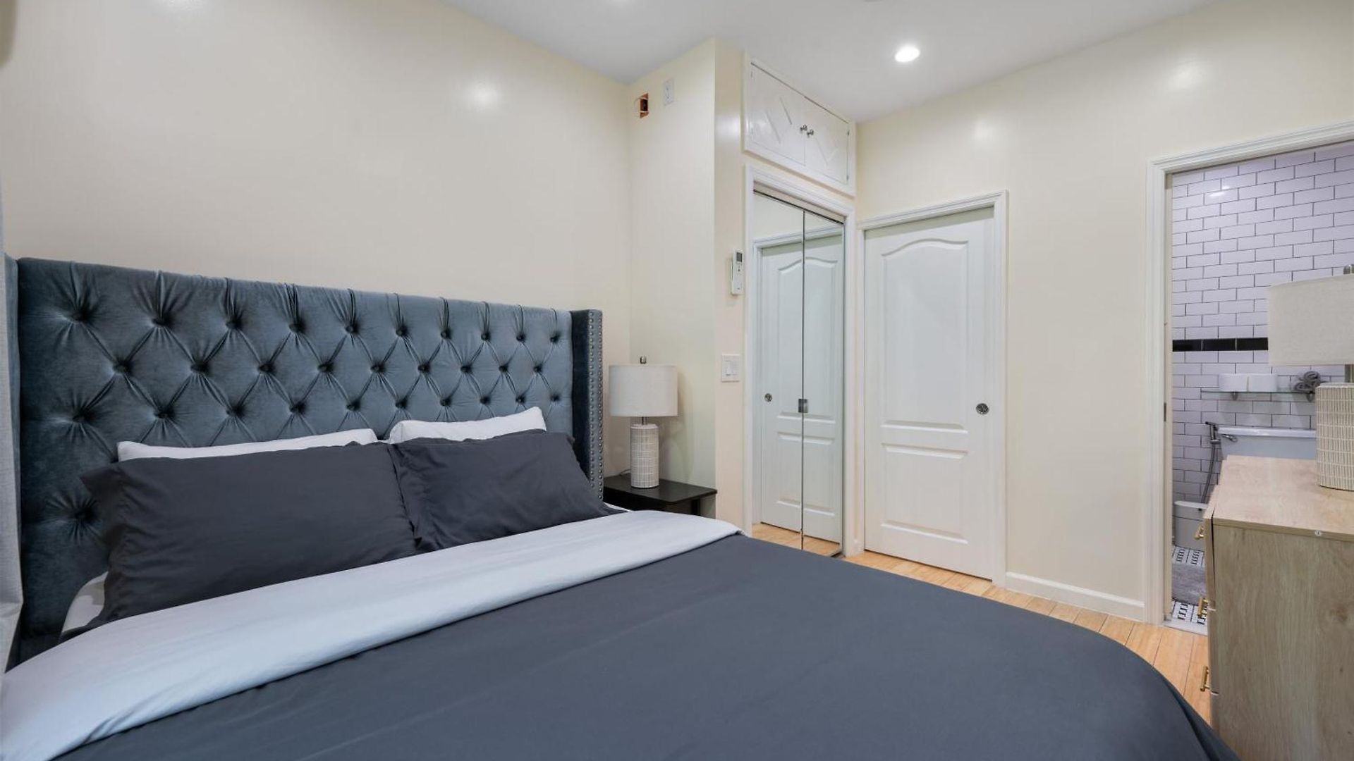 Apartment Spacious 3 Bed 3 Bath Unit In Upper East Side New York