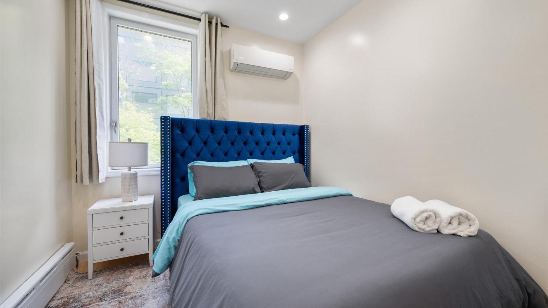 Spacious 3 Bed 3 Bath Unit In Upper East Side Apartment