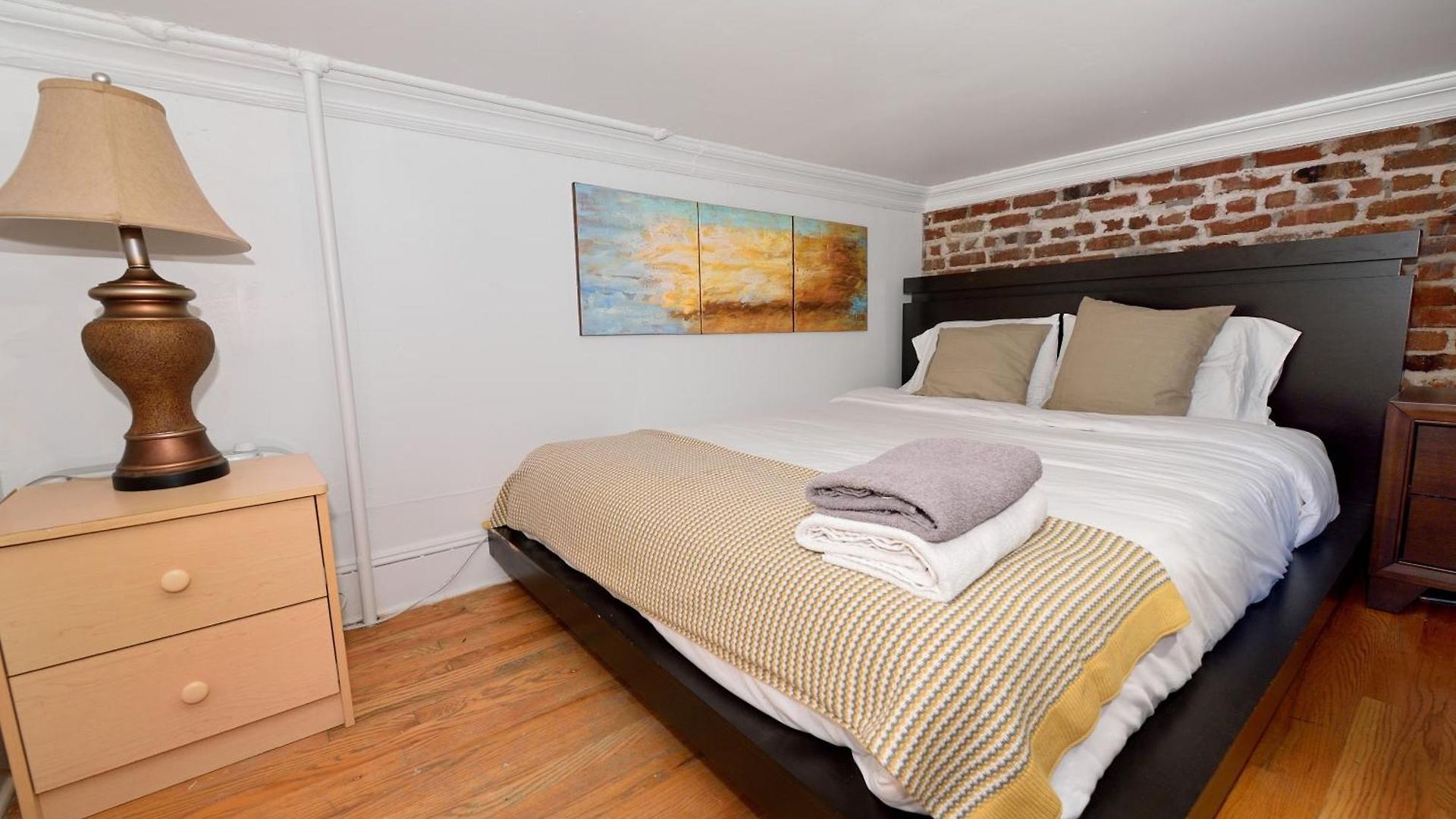 10th Avenue Urban Retreat- 3br Nyc *