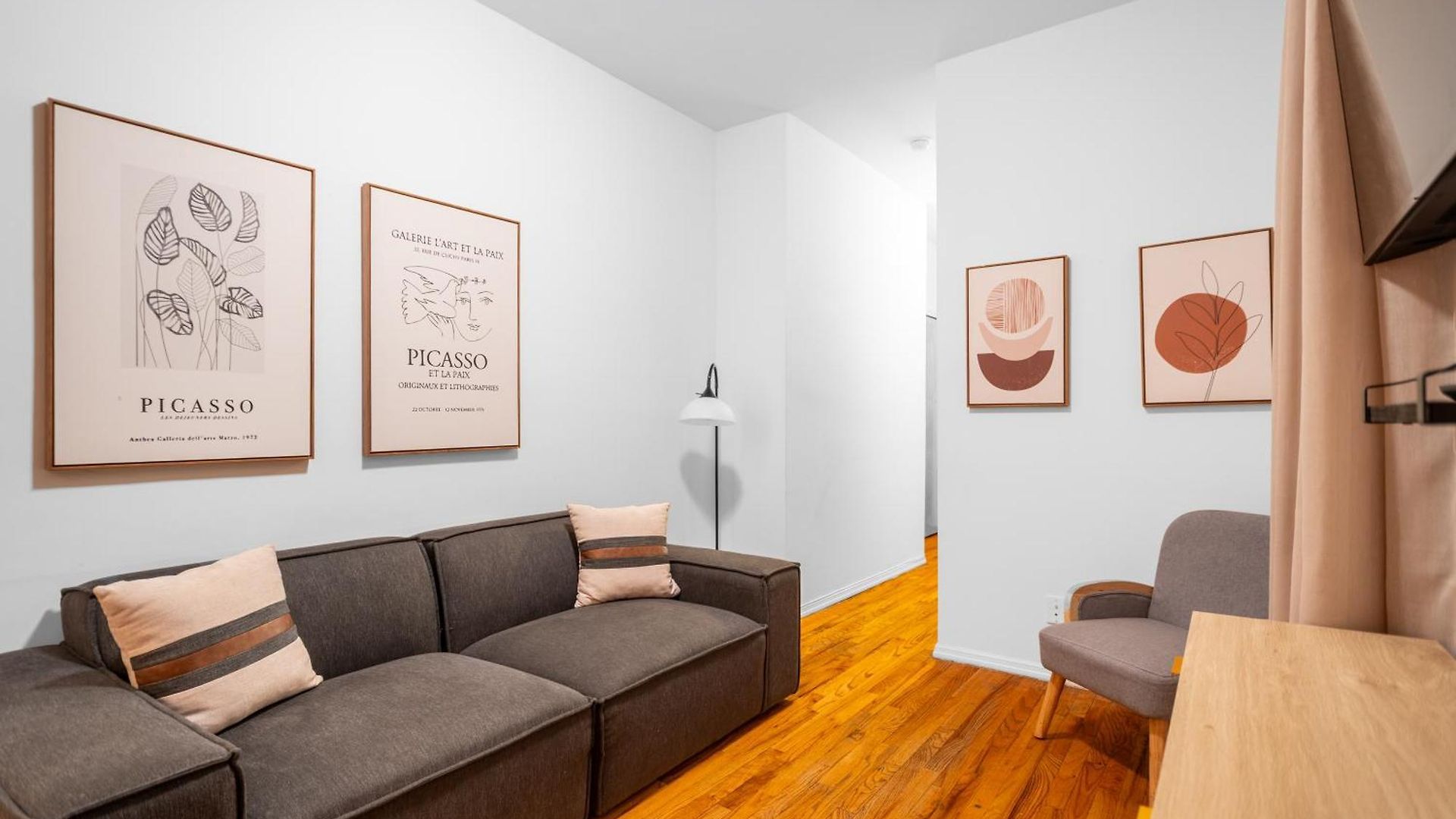Apartment 2-bedroom In Hells Kitchen - Manhattan! New York