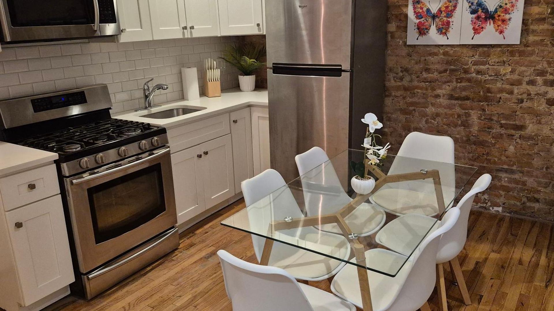 Relax And Unwind At Chic Bed-stuy Brownstone