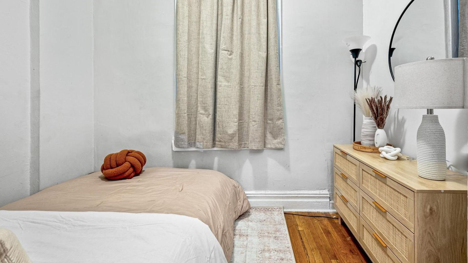Bright And Beautiful 3 Bedroom Midtown West *