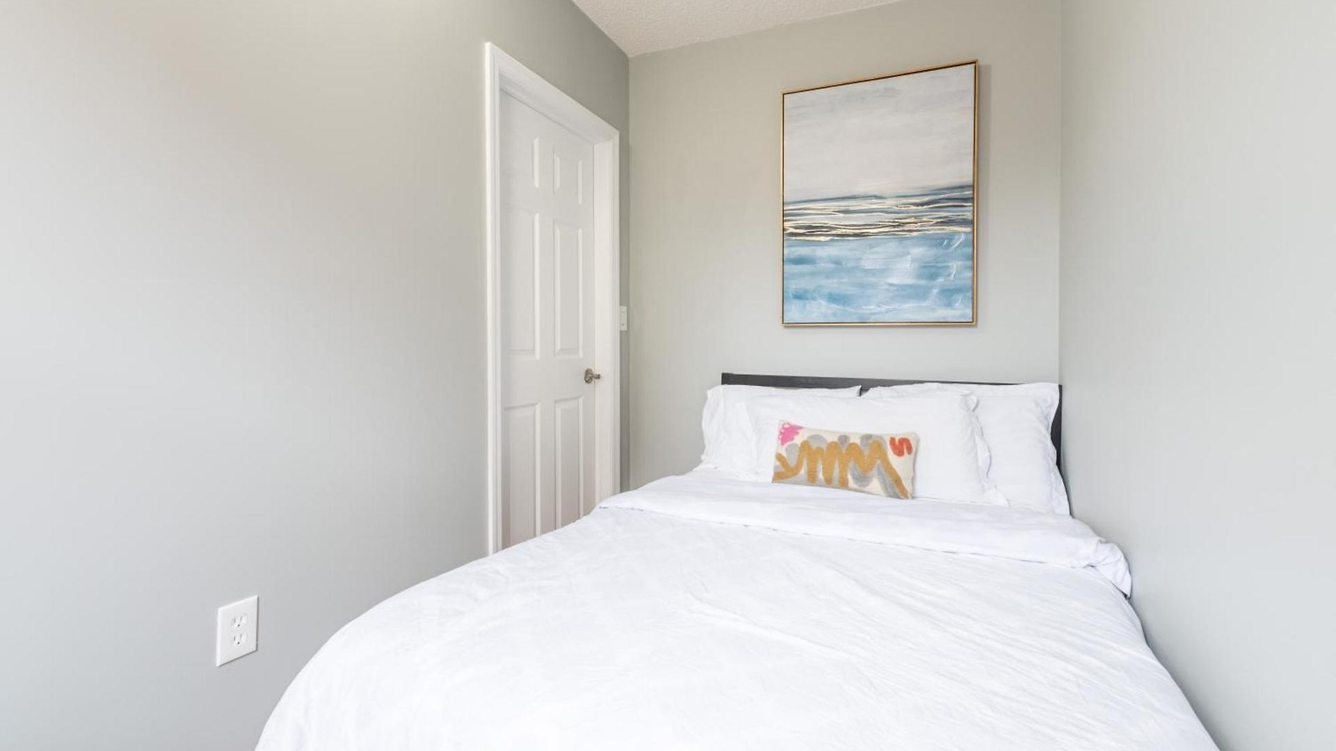 Stunning 3 Bed Fully Furnished *