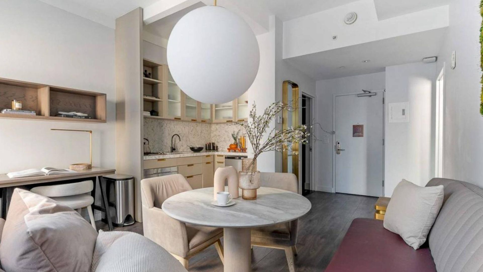 Apartment Alluring And Spacious 1 Bed 1 Bath *