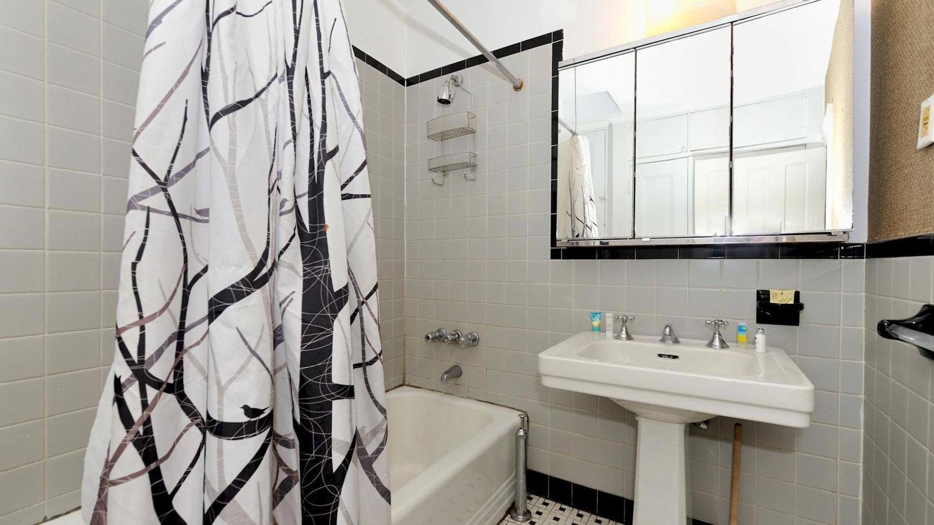 Comfy 3 Bedroom 1 Bath In Nyc Apartment New York