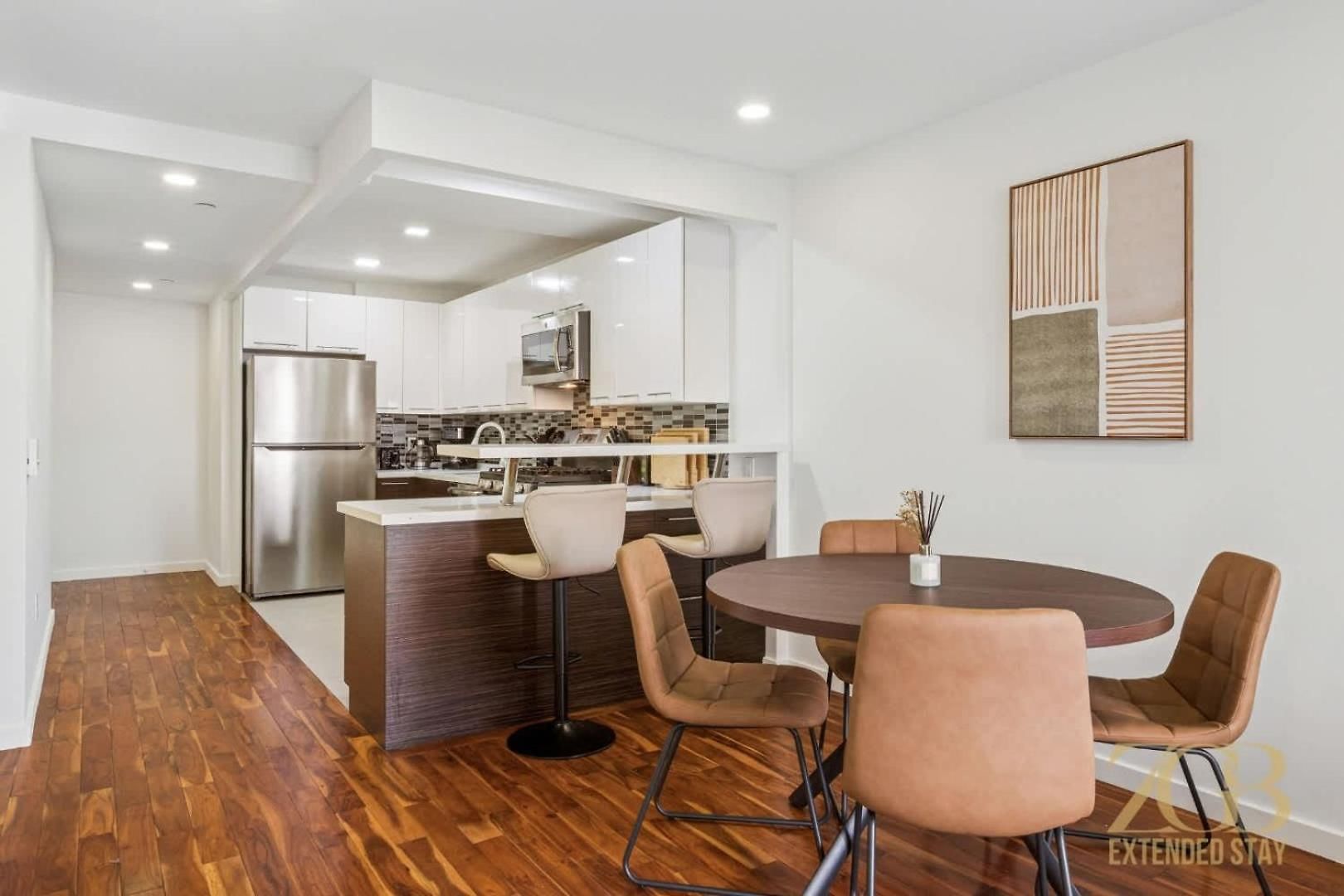Stylish 2-bedroom Near Park - Laundry - Elevator Apartment