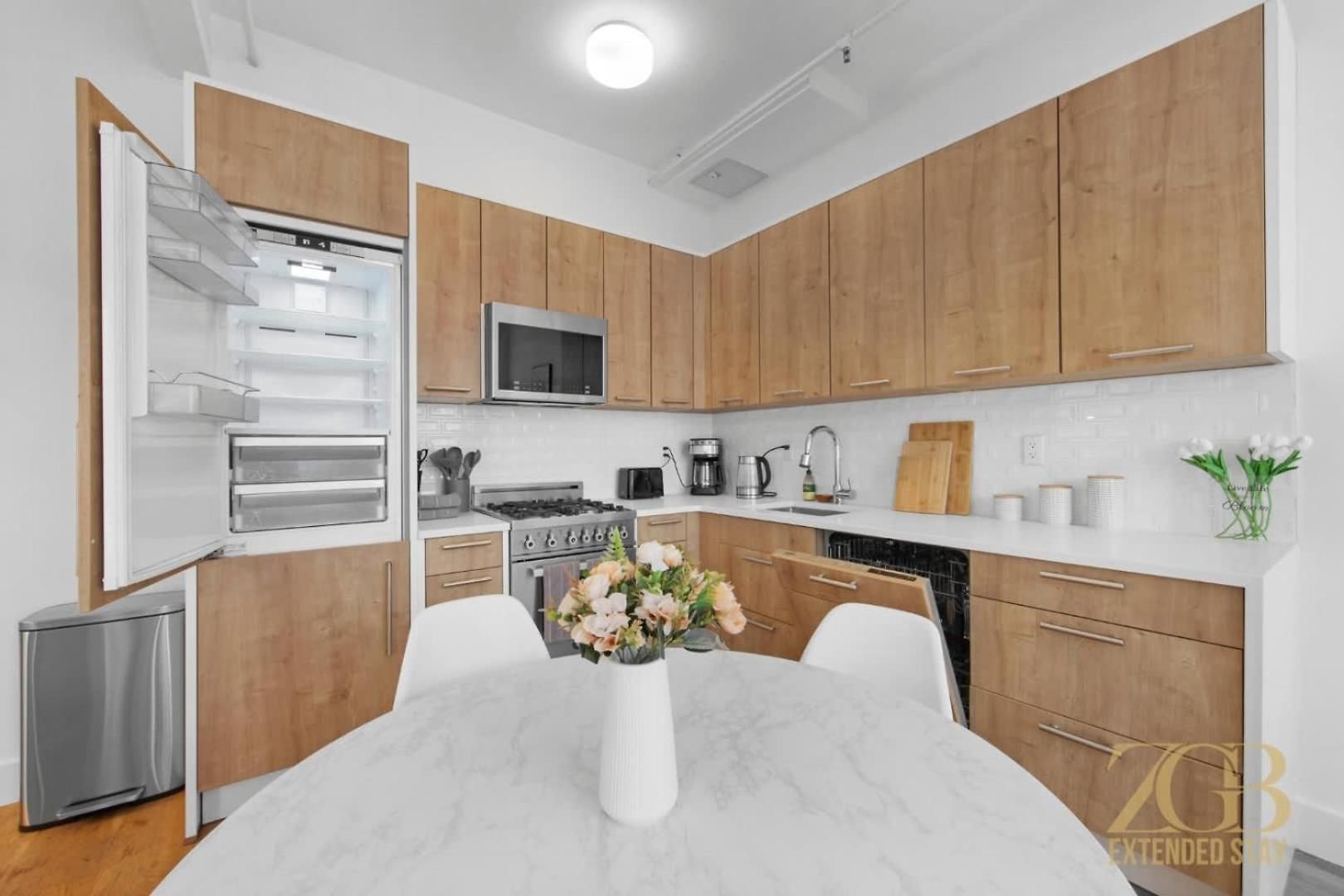 Beautifully Renovated 1 Bedroom In Prime Manhattan Apartment