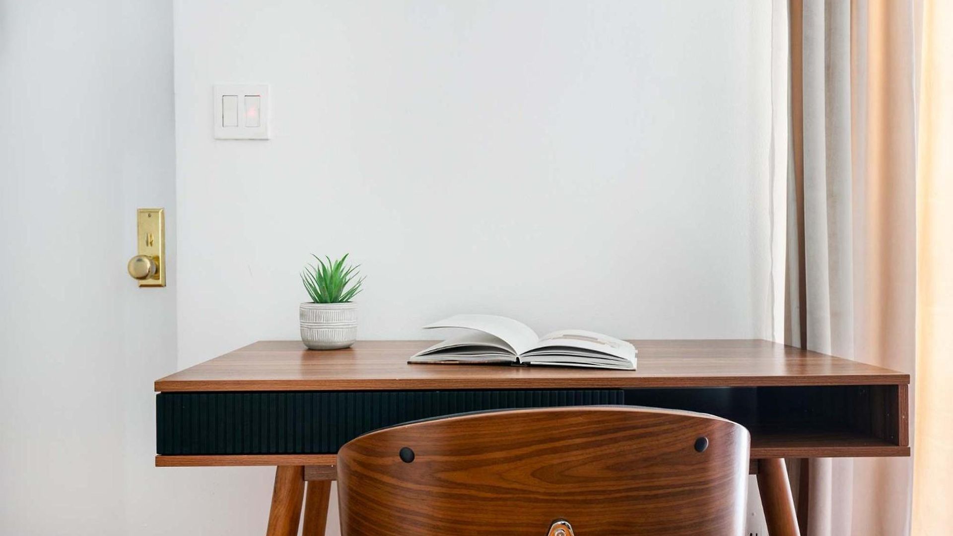 26-1c Gramercy Large 1br Wd