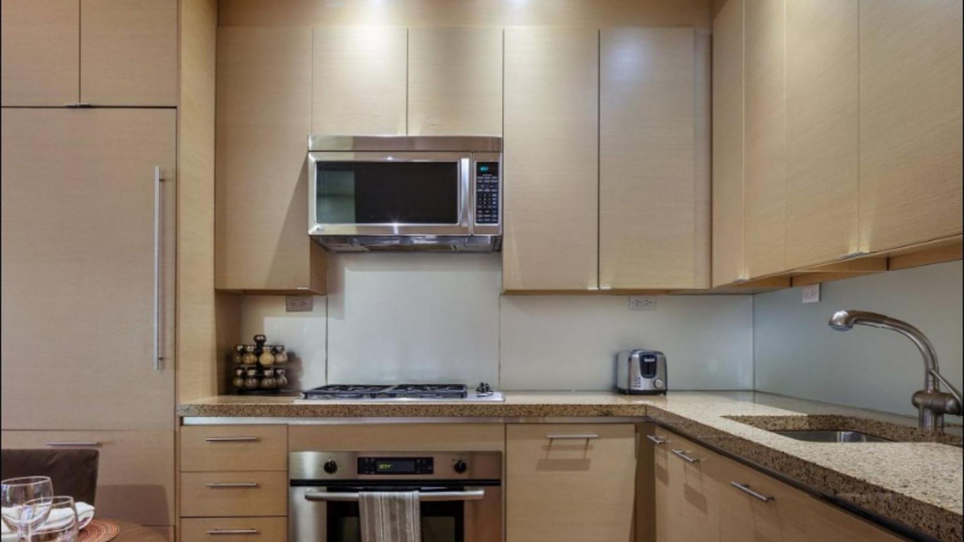 Apartment 1600 Broadway