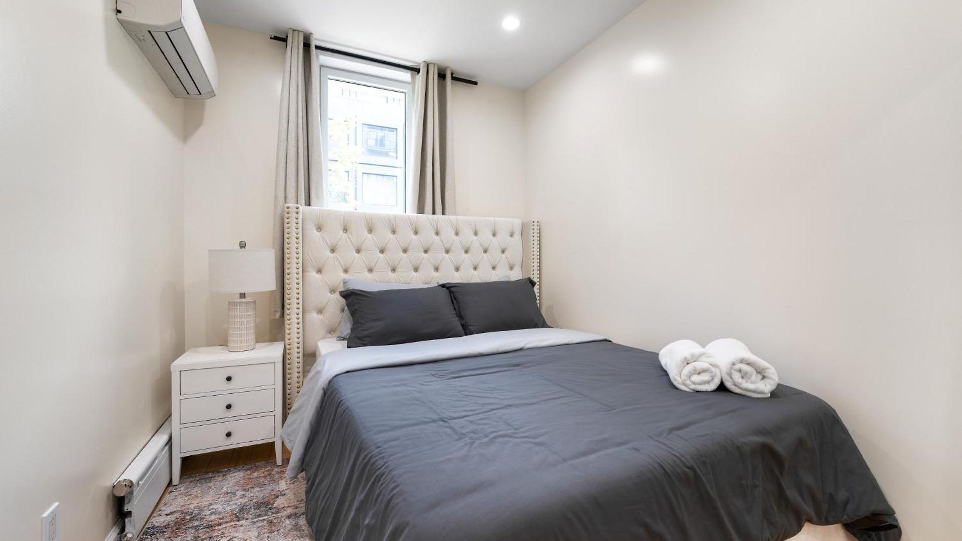 Spacious 3 Bed 3 Bath Unit In Upper East Side Apartment