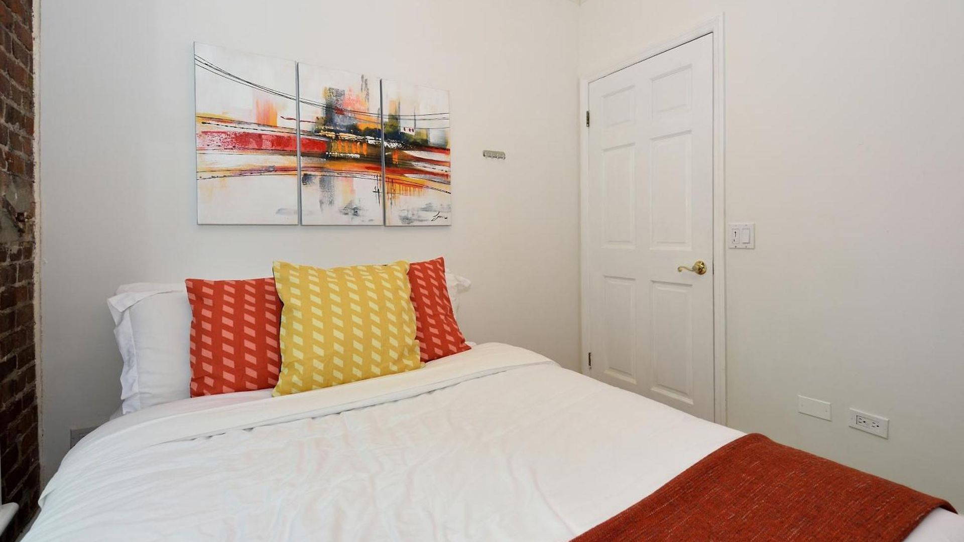 Apartment 10th Avenue Urban Retreat- 3br Nyc New York