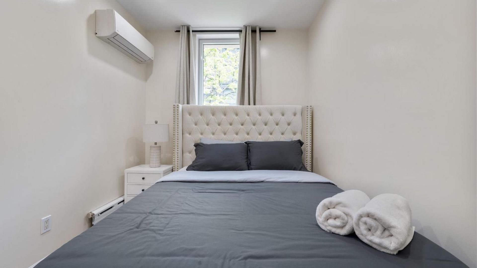 Spacious 3 Bed 3 Bath Unit In Upper East Side