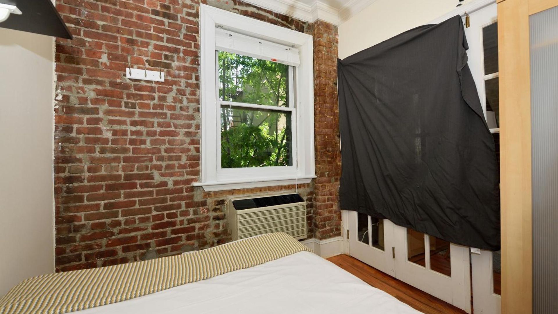 Apartment 10th Avenue Urban Retreat- 3br Nyc *