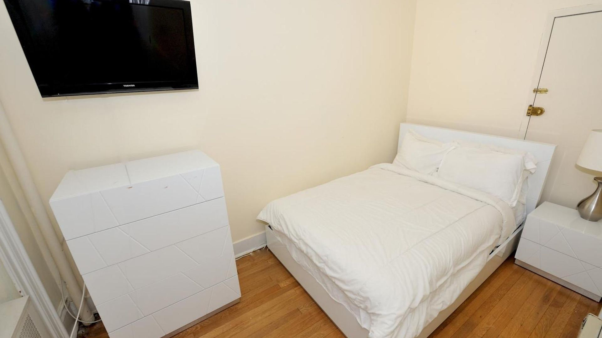 Comfy 3 Bedroom 1 Bath In Nyc *