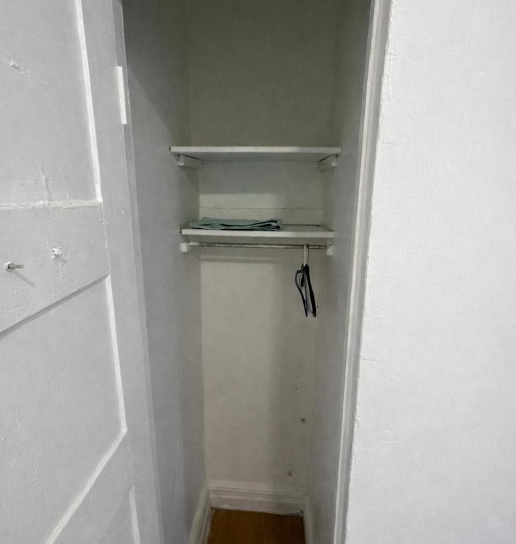 Apartment In A 2 Bedrooms Long Island City, Kitchen And Bathroom Shared With Very Host *