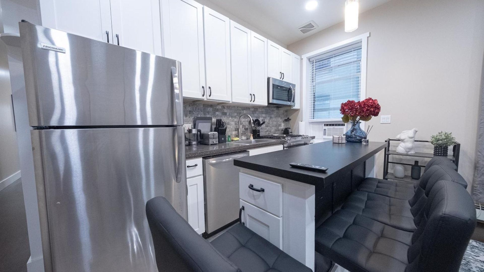 Apartment Brand New 3br 2ba Next To Park, Elevator *