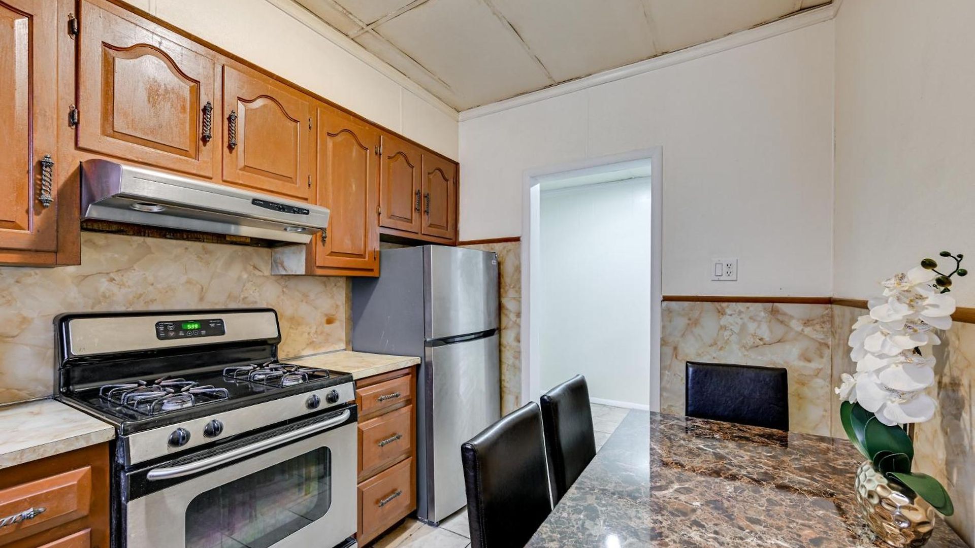 Apartment Easy Train Access! Quiet Commuter *