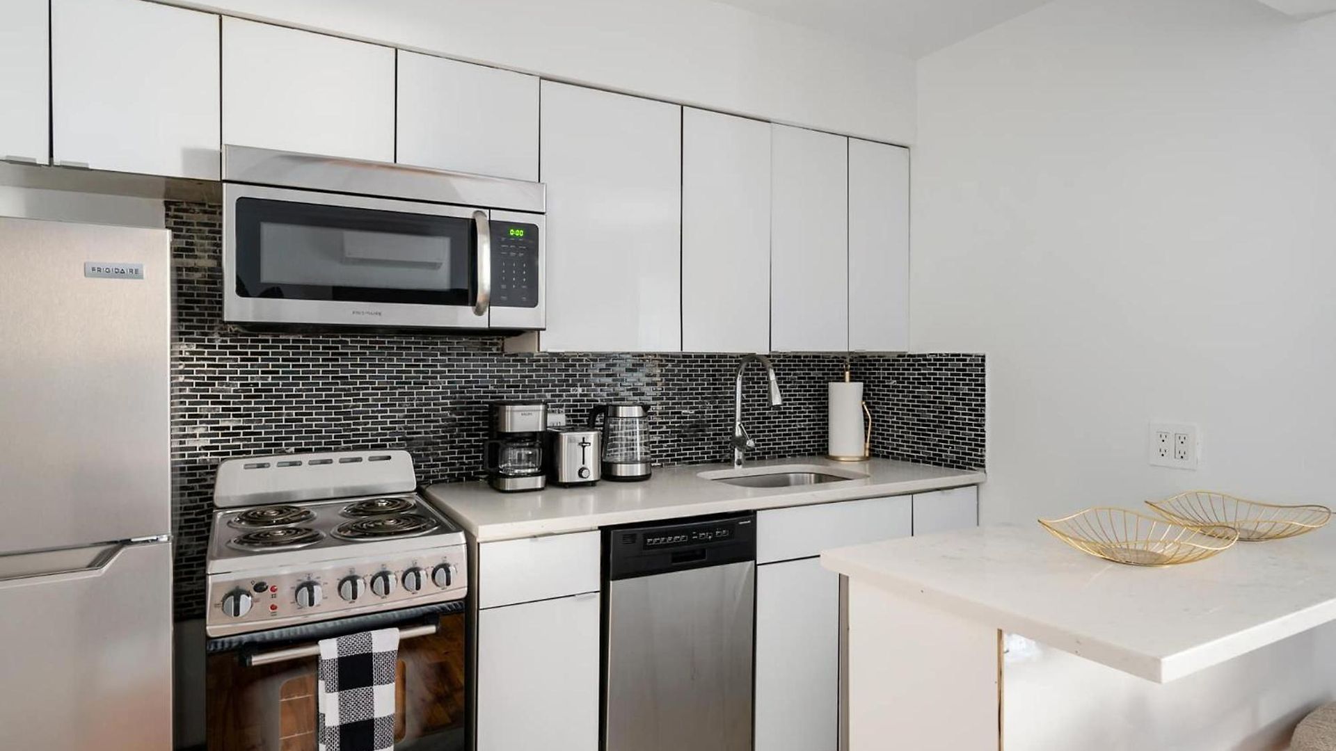 26-1c Gramercy Large 1br Wd Apartment *