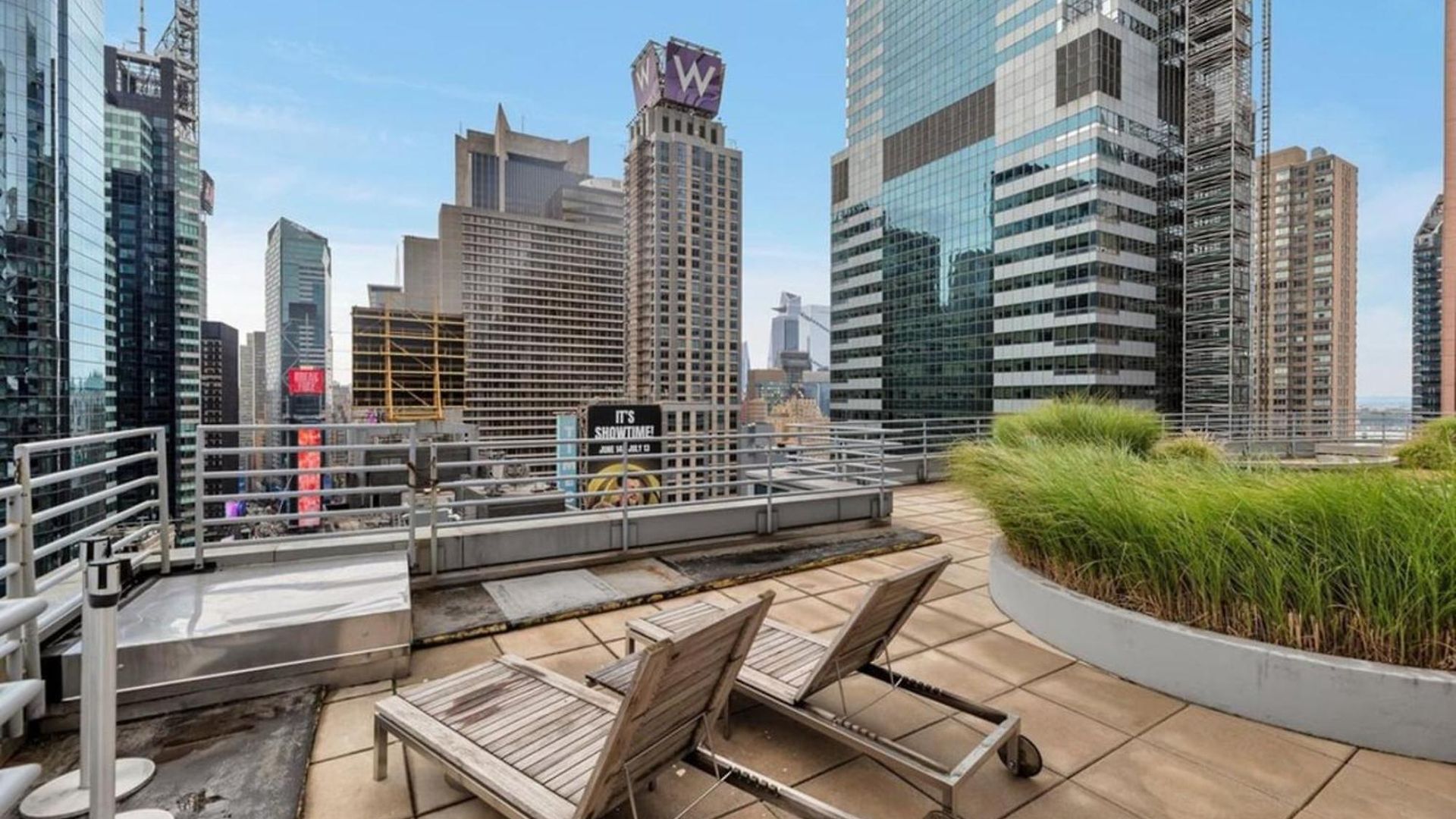Apartment 1600 Broadway *