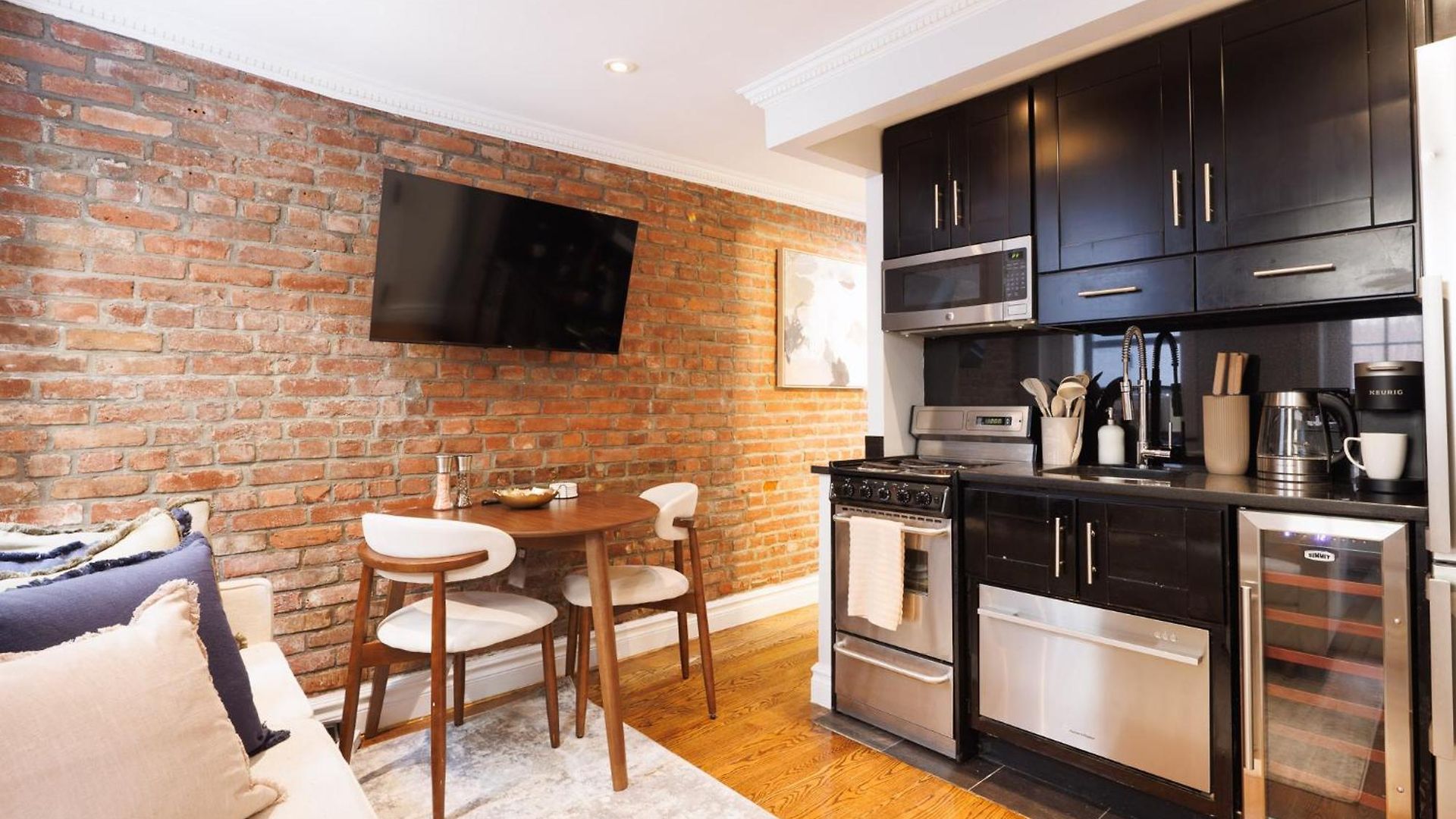 Urban Oasis 1br East Village Hideaway With Patio! New York