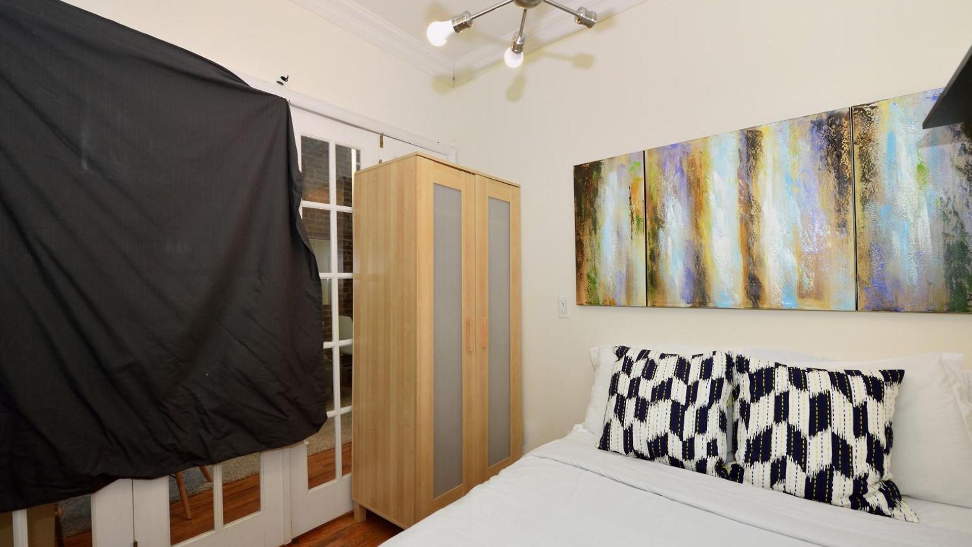 10th Avenue Urban Retreat- 3br Nyc Apartment New York