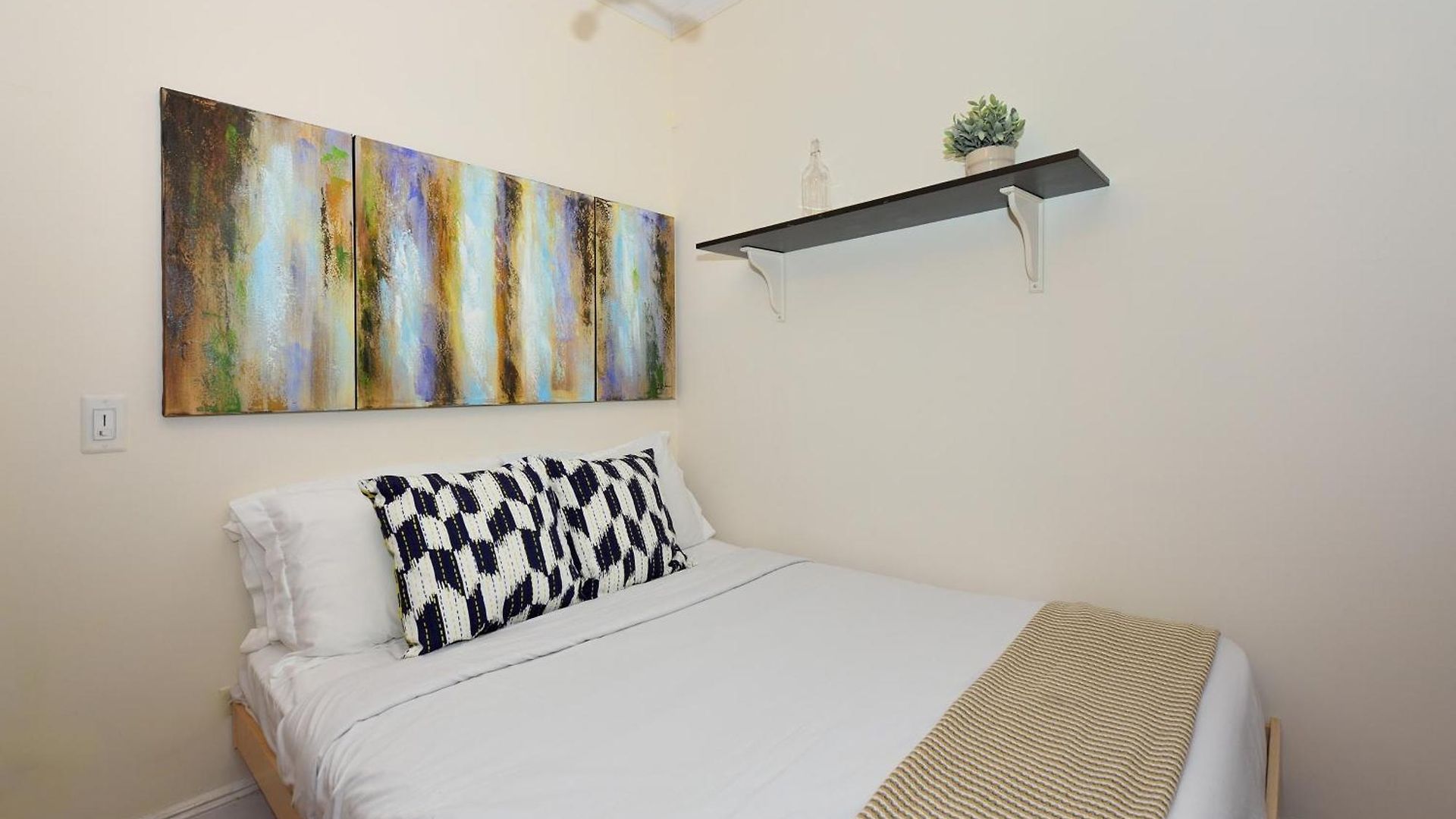 10th Avenue Urban Retreat- 3br Nyc Apartment