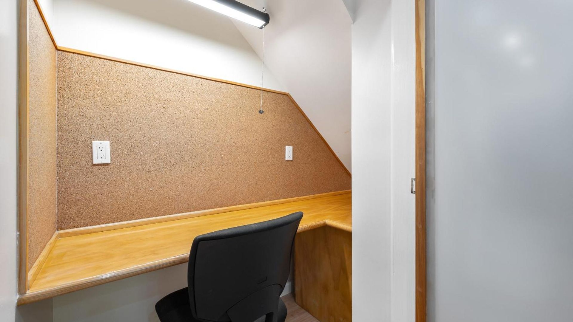 Spacious 3 Bed 3 Bath Unit In Upper East Side Apartment *