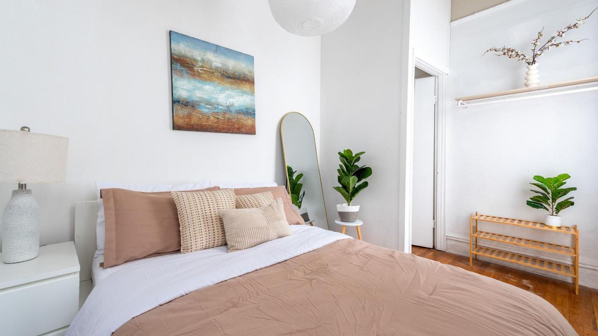 Bright And Beautiful 3 Bedroom Midtown West *