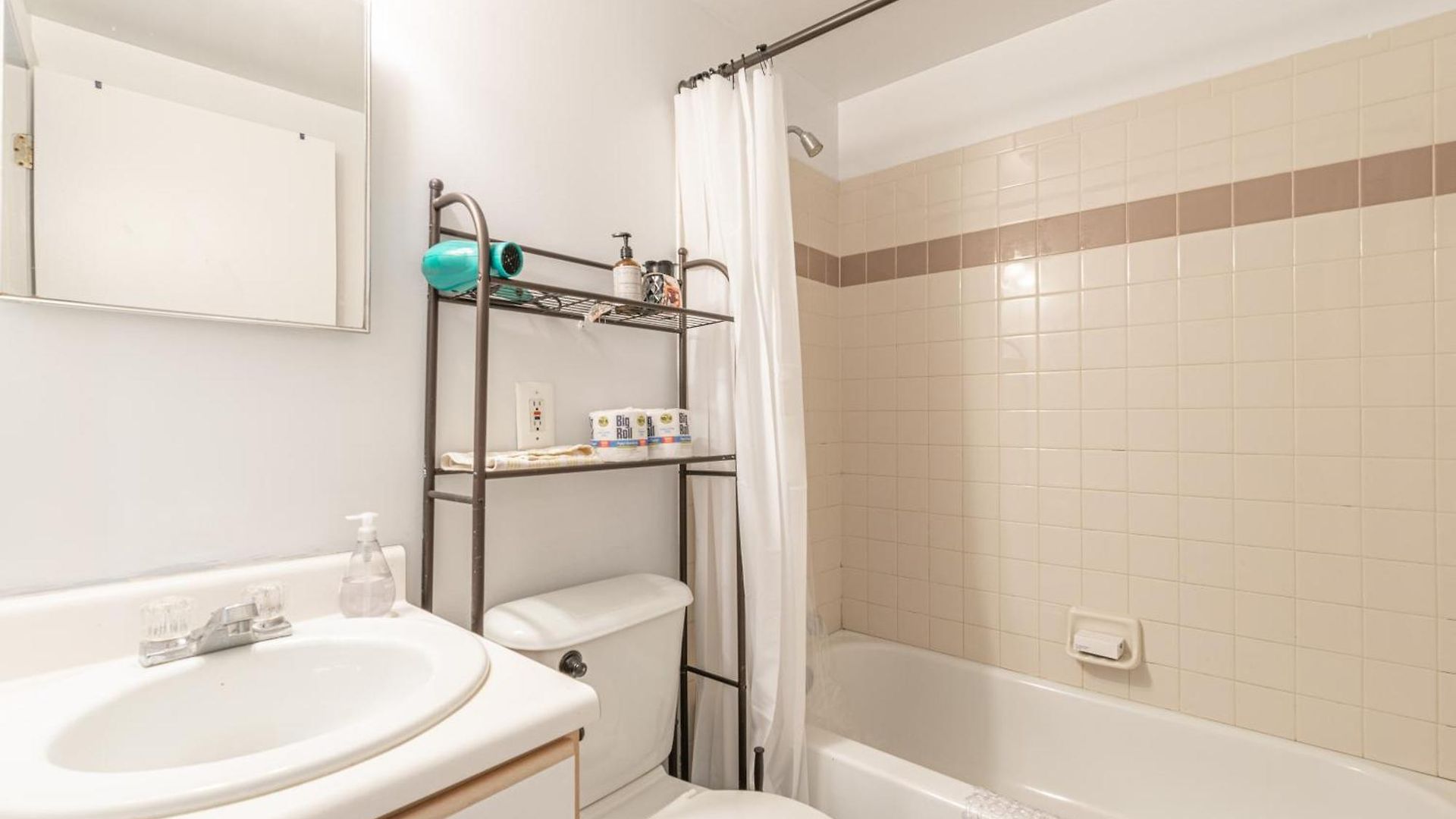 Apartment Stunning 3 Bed Fully Furnished *