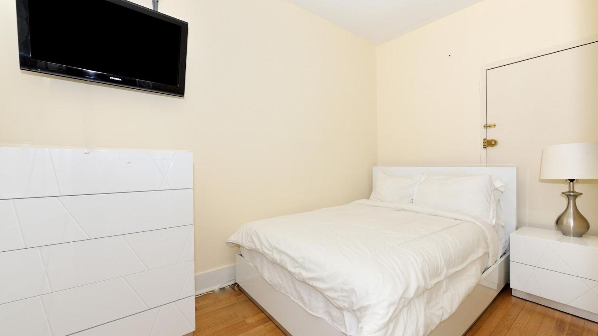 Comfy 3 Bedroom 1 Bath In Nyc Apartment New York