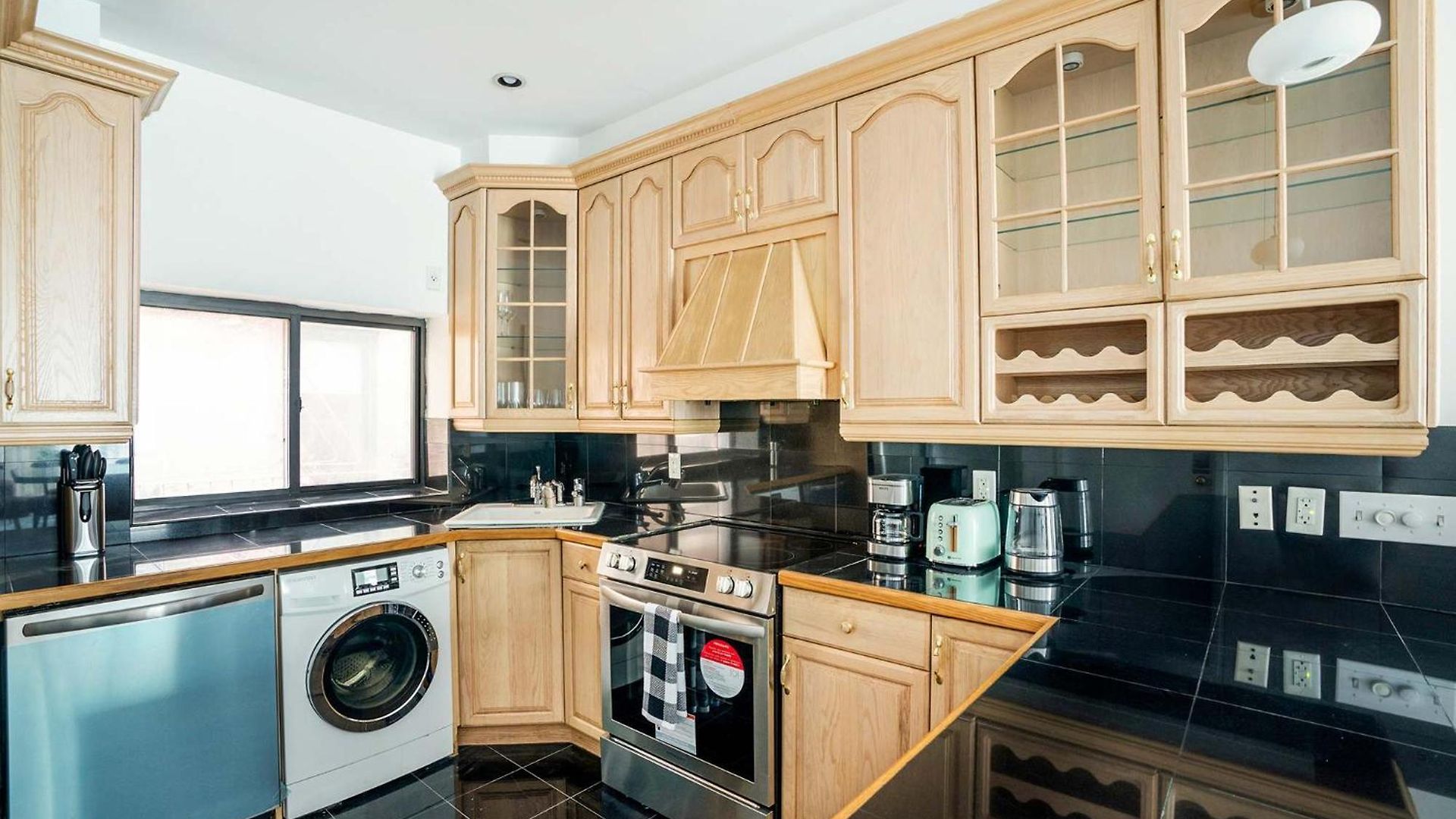 26a-2 Spacious Brand New Fully Furnished 2-bedroom In Prime Murray Hill Move-in Ready *